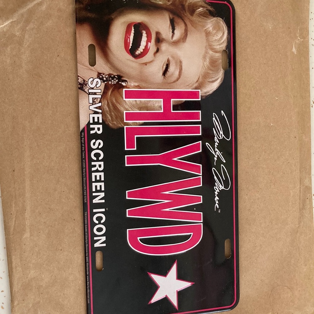 Marylin Monroe tin license plate